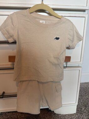 New Balance Toddler Beige Matching Set 12M